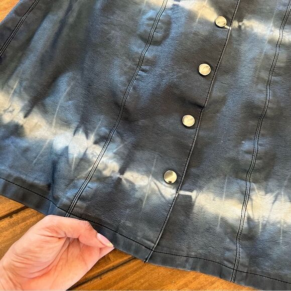 Faux Leather tie dye skirt - Picture 4 of 7